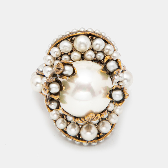 GUCCI Faux Pearl Flower Gold Tone Ring Size 50 - Picture 2 of 6